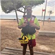 Me defino una persona constante y con ganas de enseñar , impartiría clase a los alumnos que estén cursando socorrismo y necesiten un refuerzo de clases de natación , tal así como también a gente que quiera reforzar sus técnicas de natación y técnicas de e